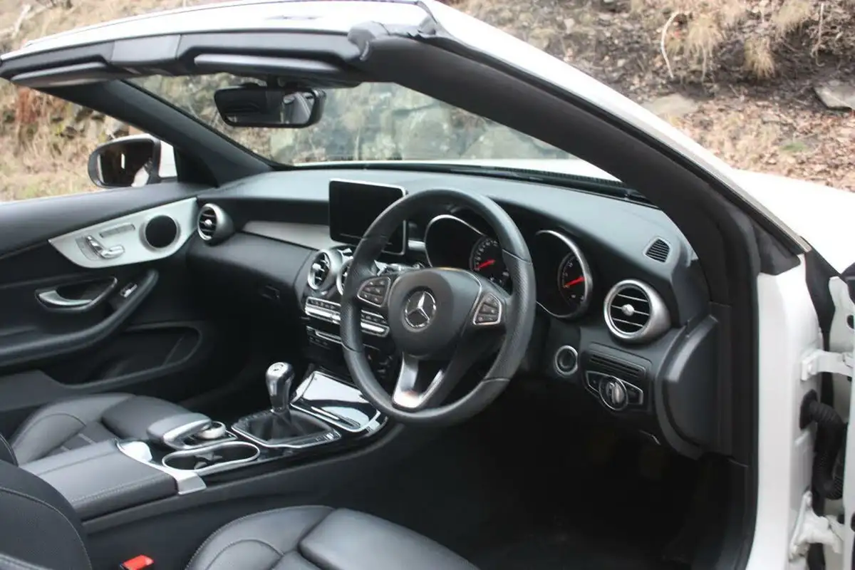 2017-mercedes-benz-c-class-20-c200-sport-ss-cabriolet-2d-big-16