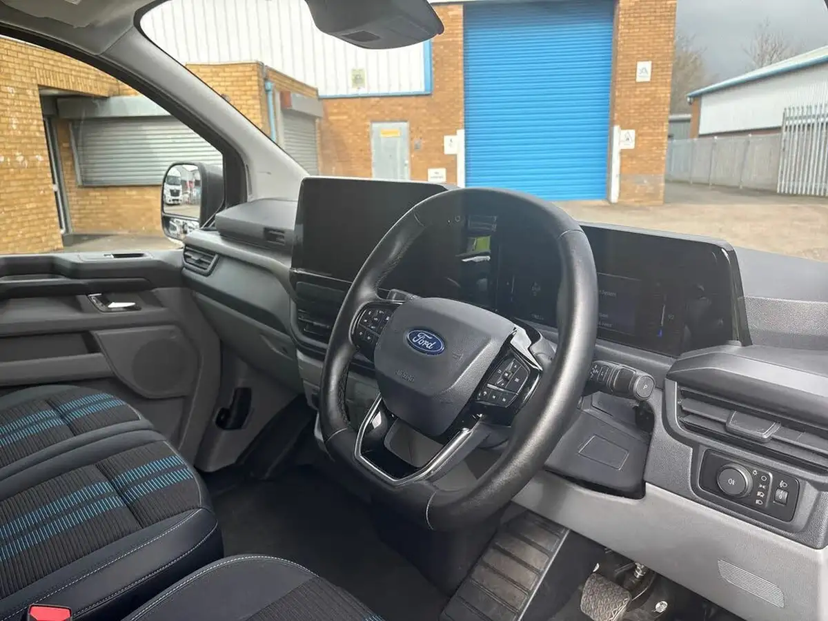 2024-ford-transit-custom-e-320-l1h1-sport-panel-van-big-4