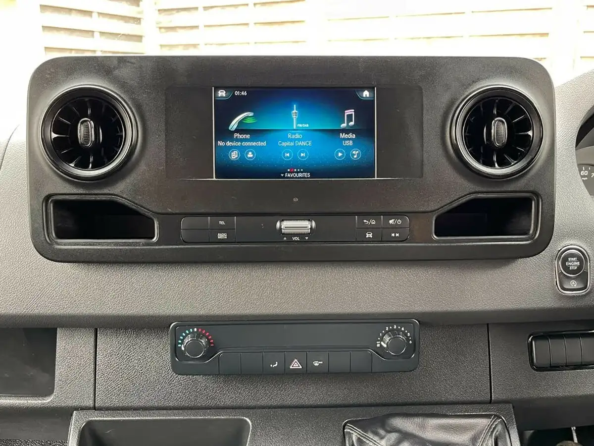 2020-mercedes-benz-sprinter-20cdi-315-l1h1-progressive-big-15