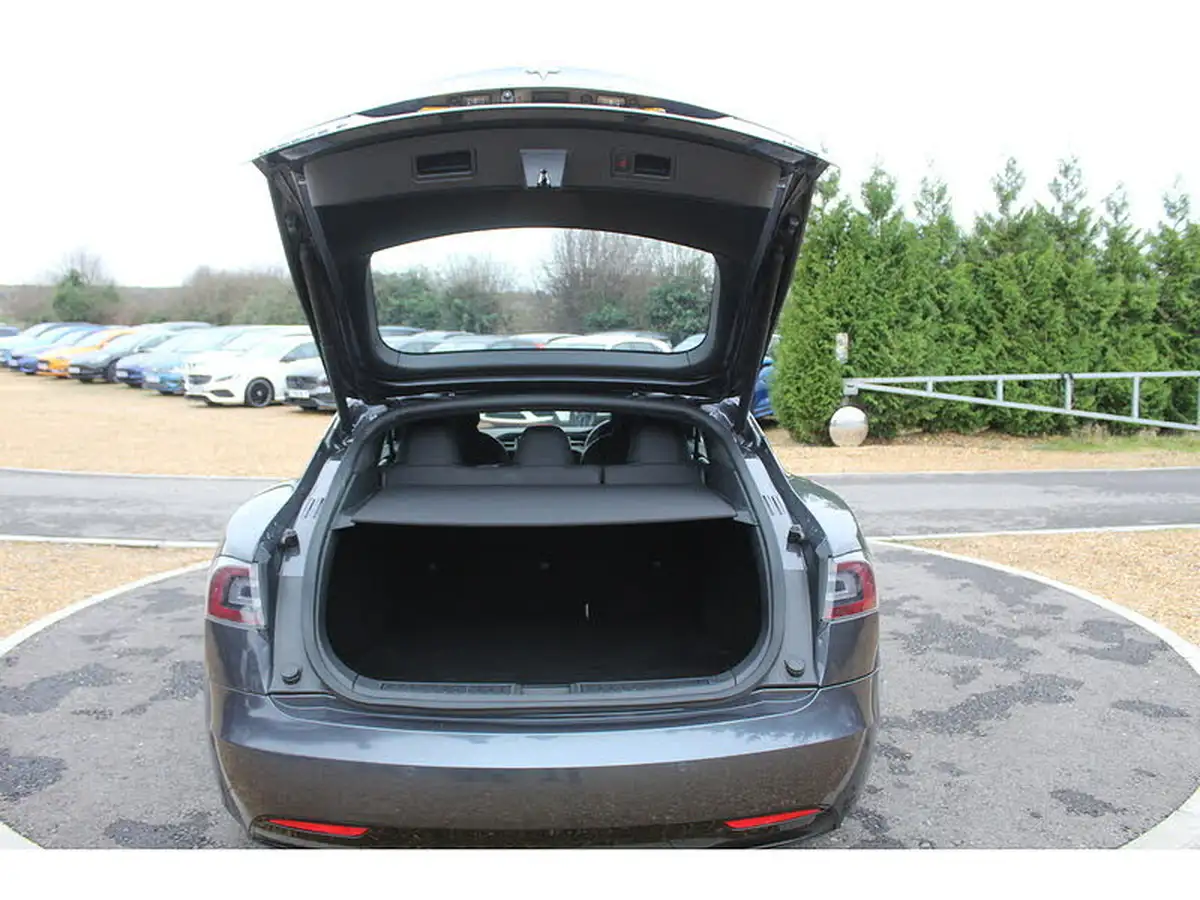 2017-tesla-model-s-e-75d-big-27