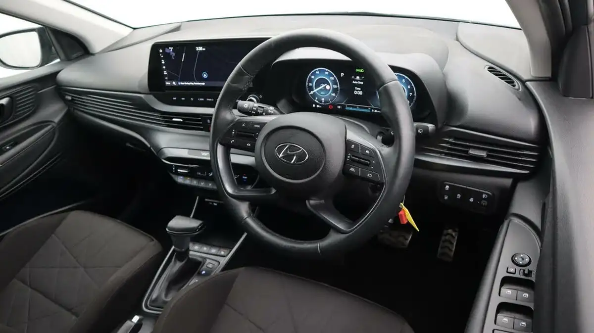 2024-hyundai-bayon-10-t-gdi-premium-120ps-48-volt-mhev-dct-big-9