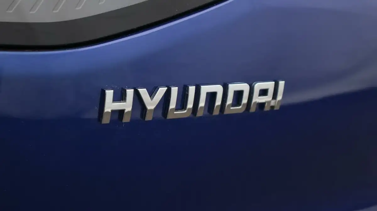 2022-hyundai-ioniq-e-premium-electric-big-21