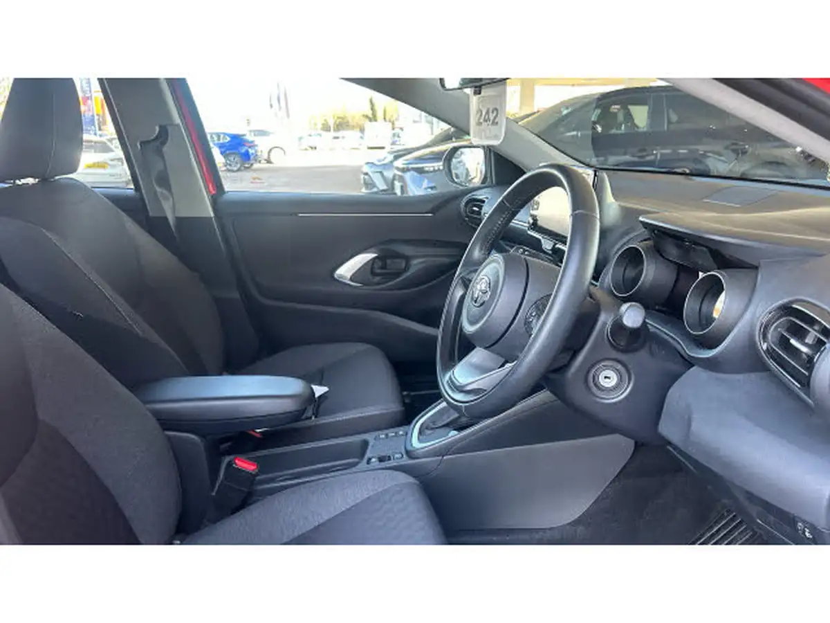 2022-toyota-yaris-15-vvt-i-design-big-10
