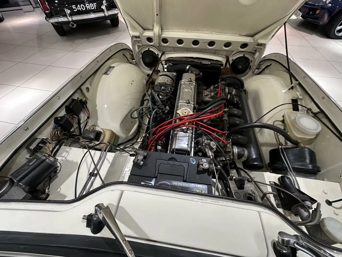 1968-triumph-tr5-convertible-big-23