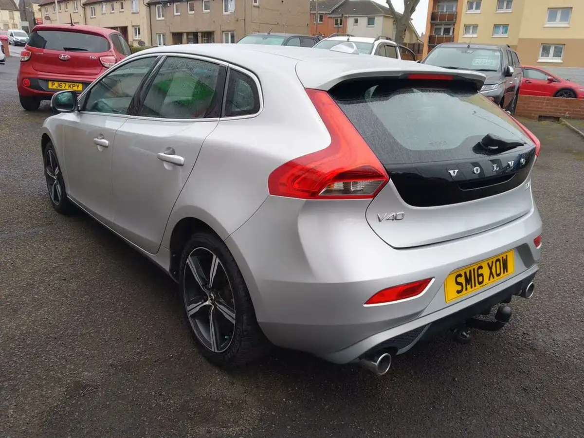 2016-volvo-v40-20td-d4-r-design-big-3