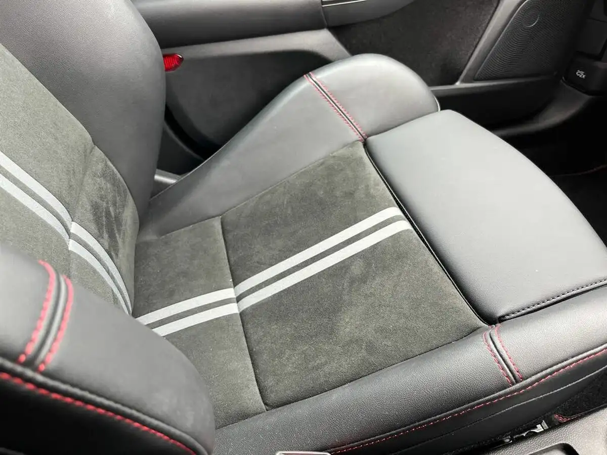 2023-ford-focus-23t-st-hatchback-big-28