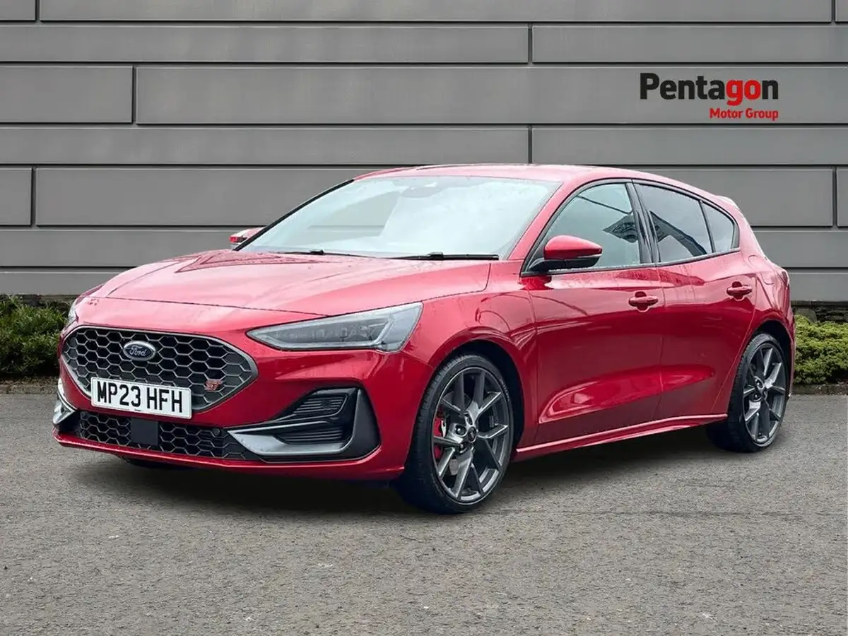 2023-ford-focus-23t-st-hatchback-big-2