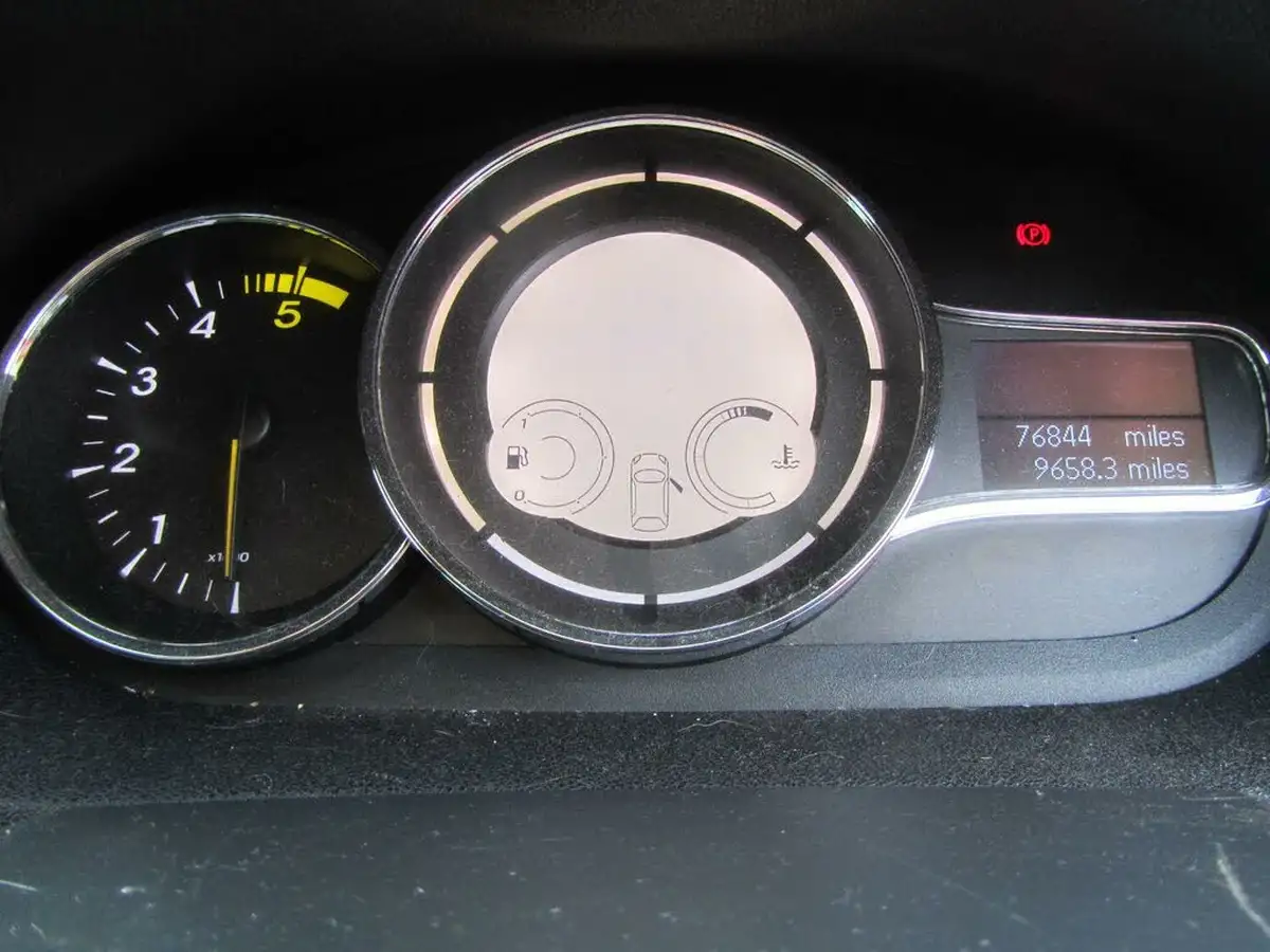 2013-renault-megane-15dci-knight-edition-hatchback-5d-big-10