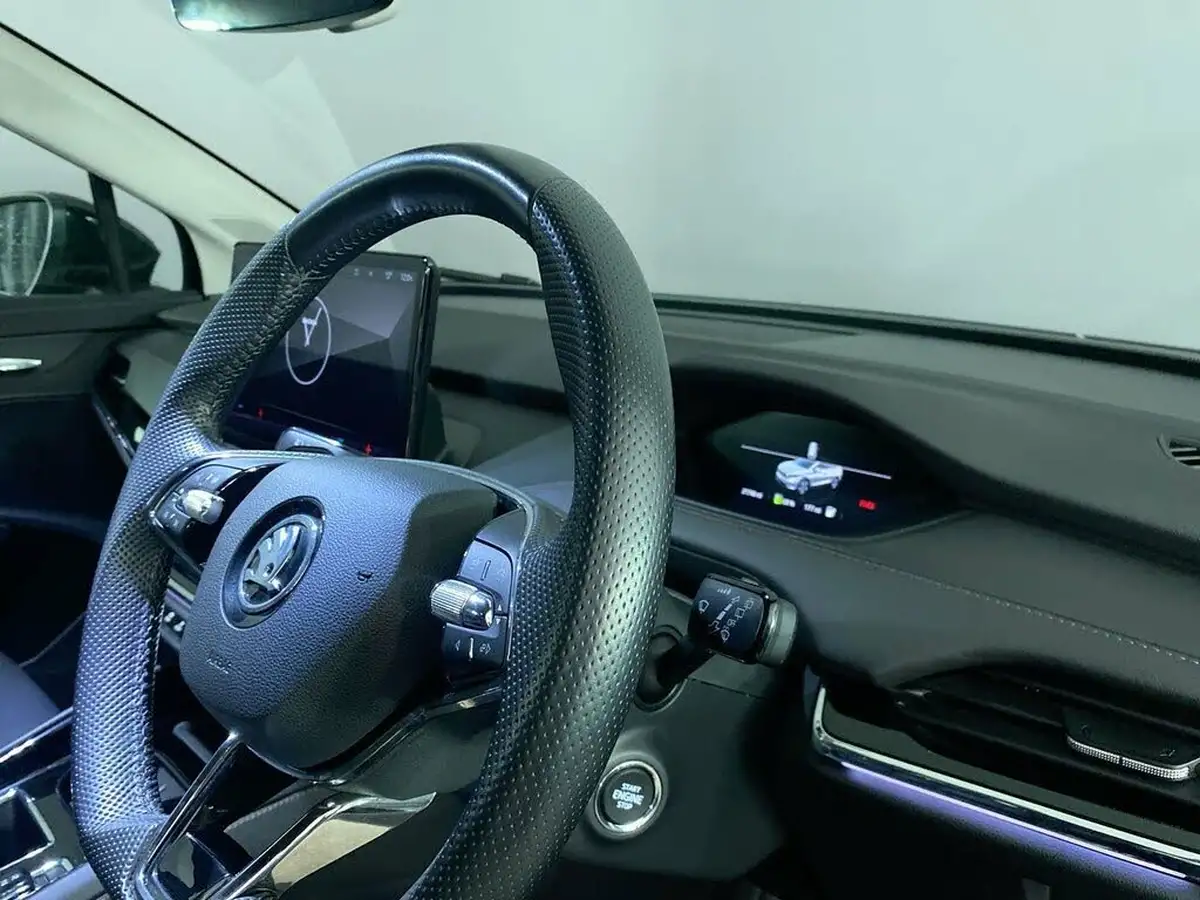 2022-skoda-enyaq-e-80-82-kwh-big-15