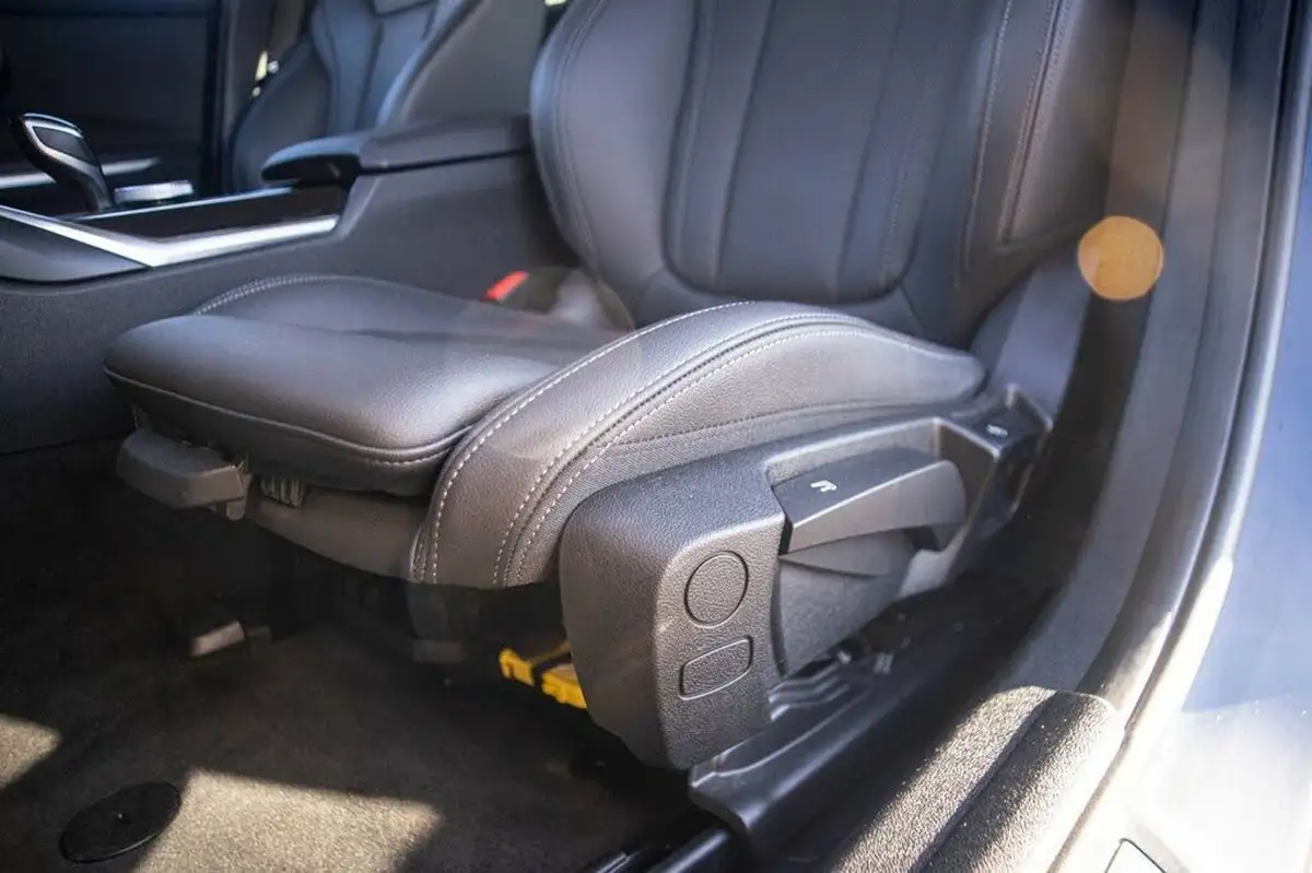 2022-bmw-3-series-20td-320d-se-pro-touring-5d-big-25