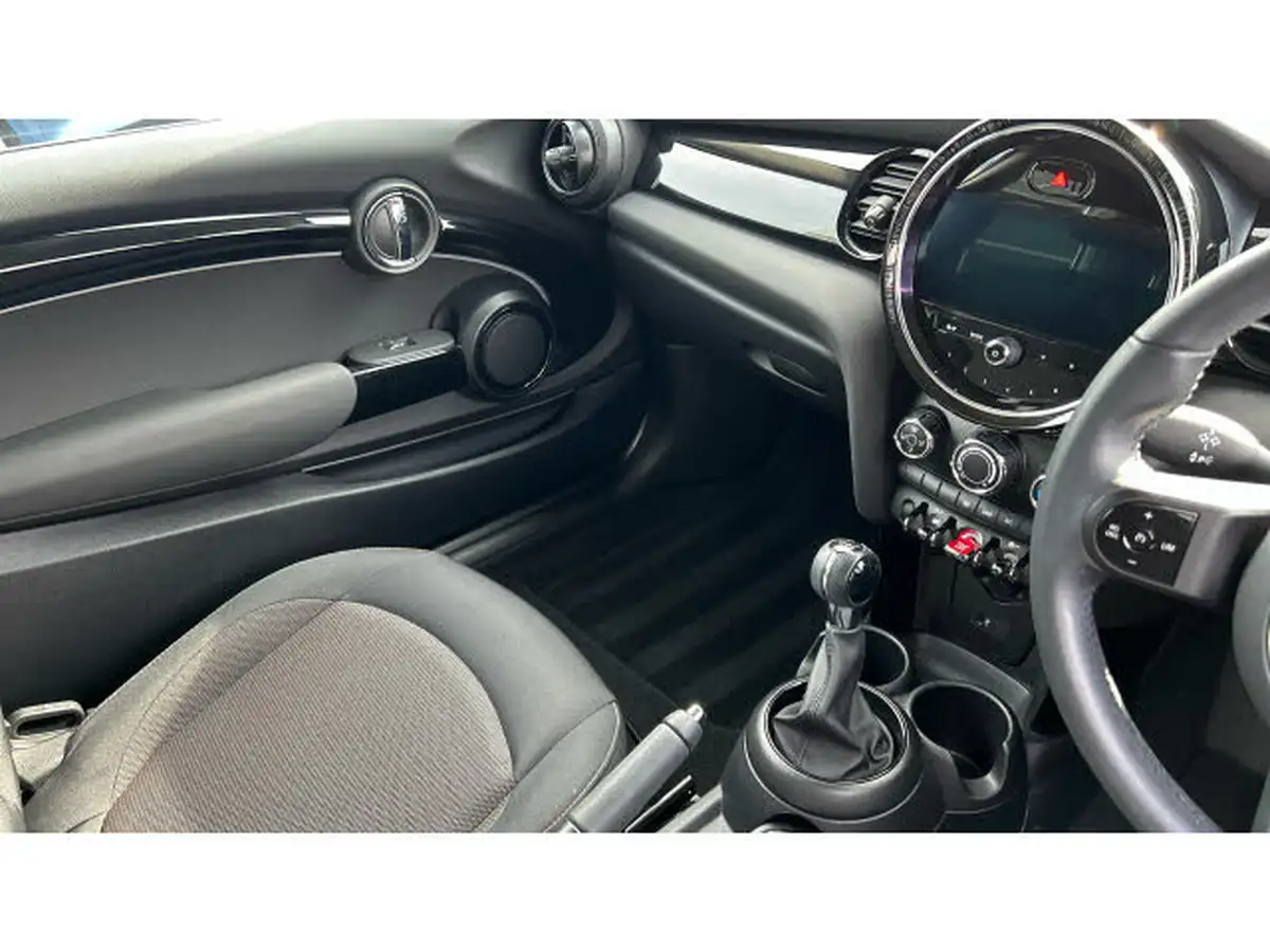 2022-mini-cooper-15-cooper-classic-hatchback-3d-big-13