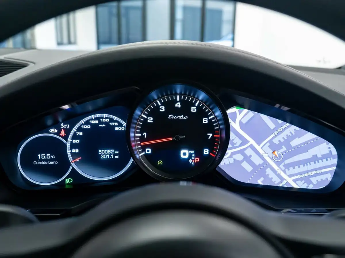 2018-porsche-cayenne-40-v8-turbo-big-29
