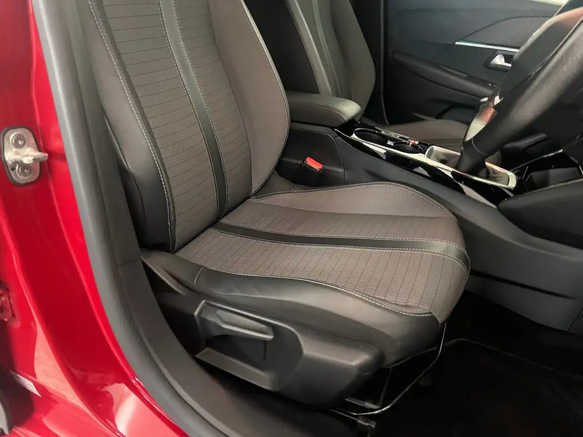 2020-peugeot-208-12-puretech-allure-100bhp-big-29