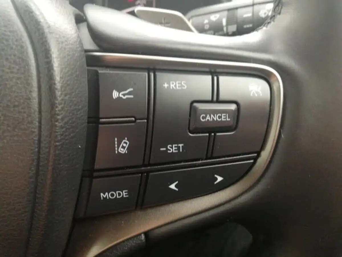 2024-lexus-ux-300e-e-ux-728kwh-big-12