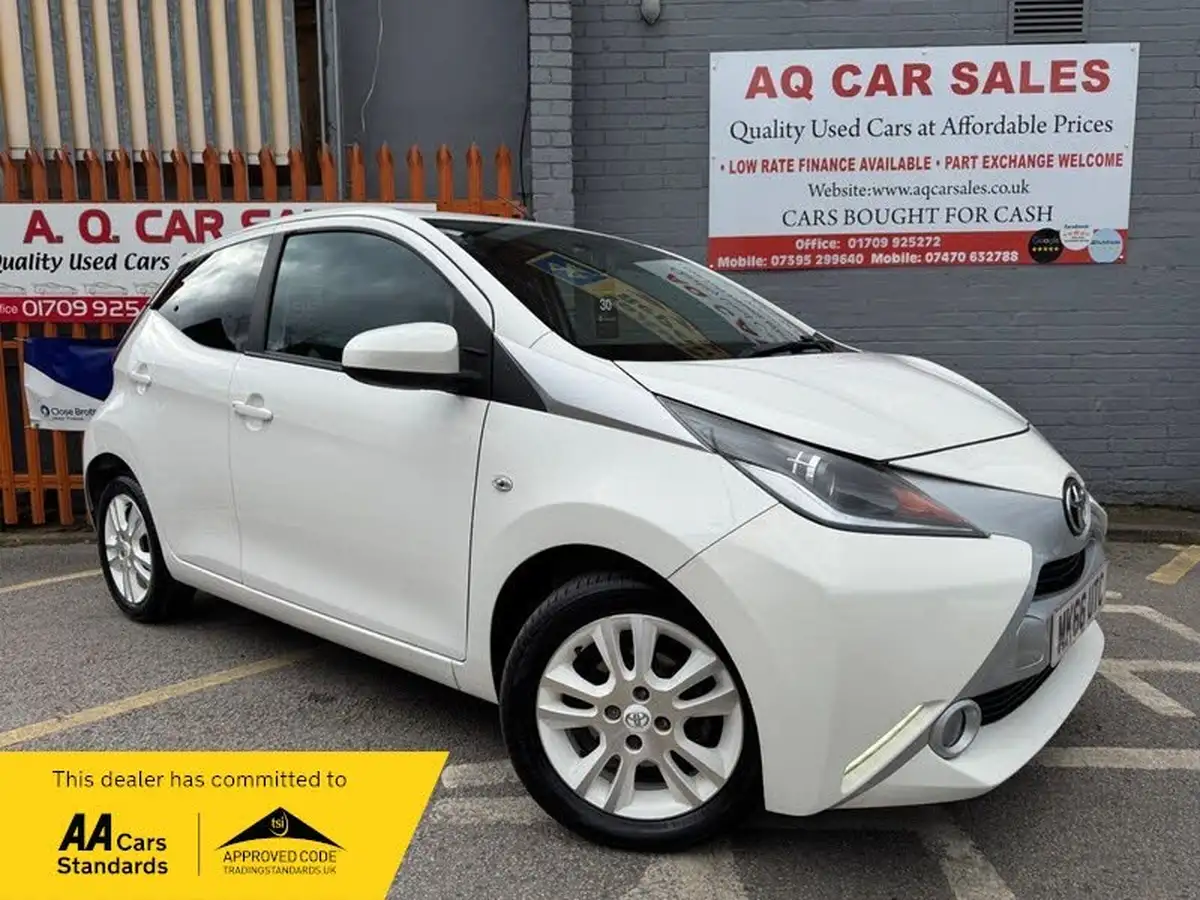 2016-toyota-aygo-10-vvt-i-x-pure-x-nav-5d-big-0