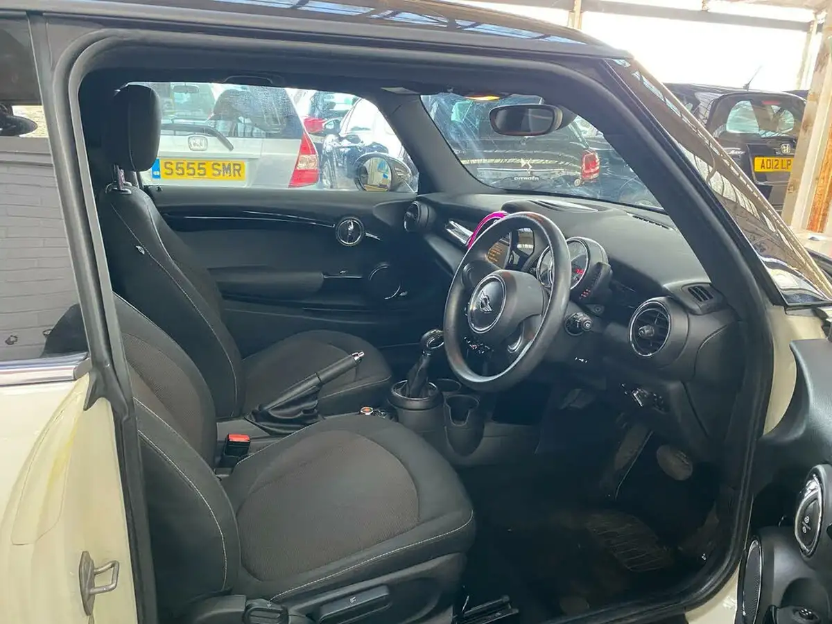 2014-mini-cooper-15-cooper-3d-auto-big-14