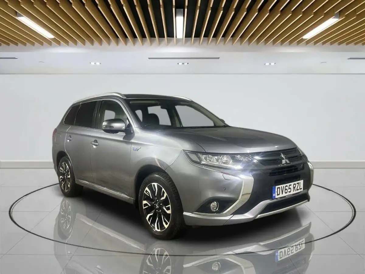 2015-mitsubishi-outlander-20-gx4h-phev-big-0