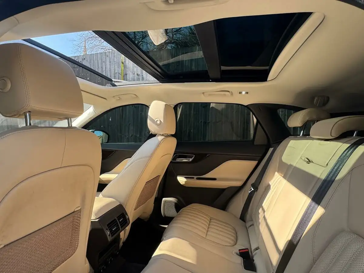 2016-jaguar-f-pace-20-i4d-portfolio-awd-auto-big-19