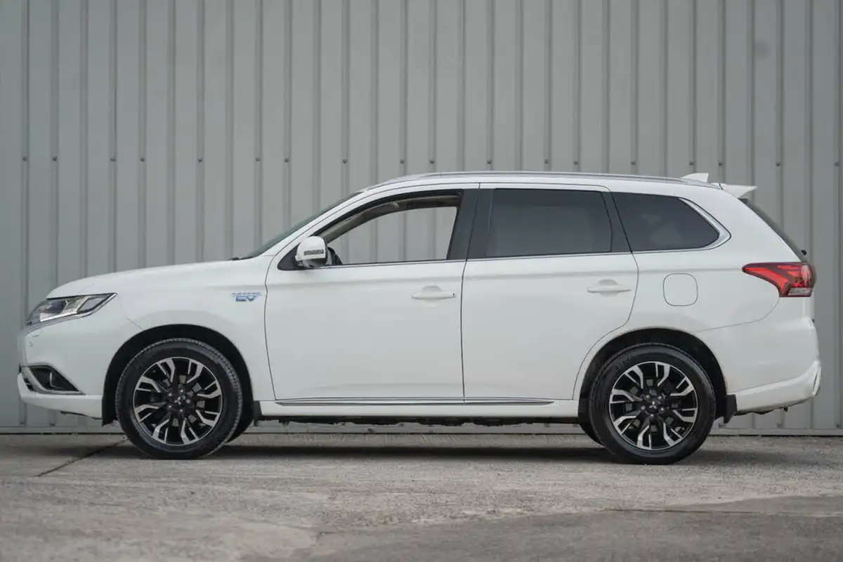 2016-mitsubishi-outlander-20-gx5hs-phev-big-22