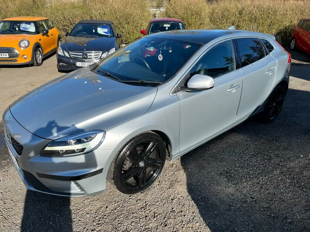 2016-volvo-v40-20td-d2-r-design-pro-big-5