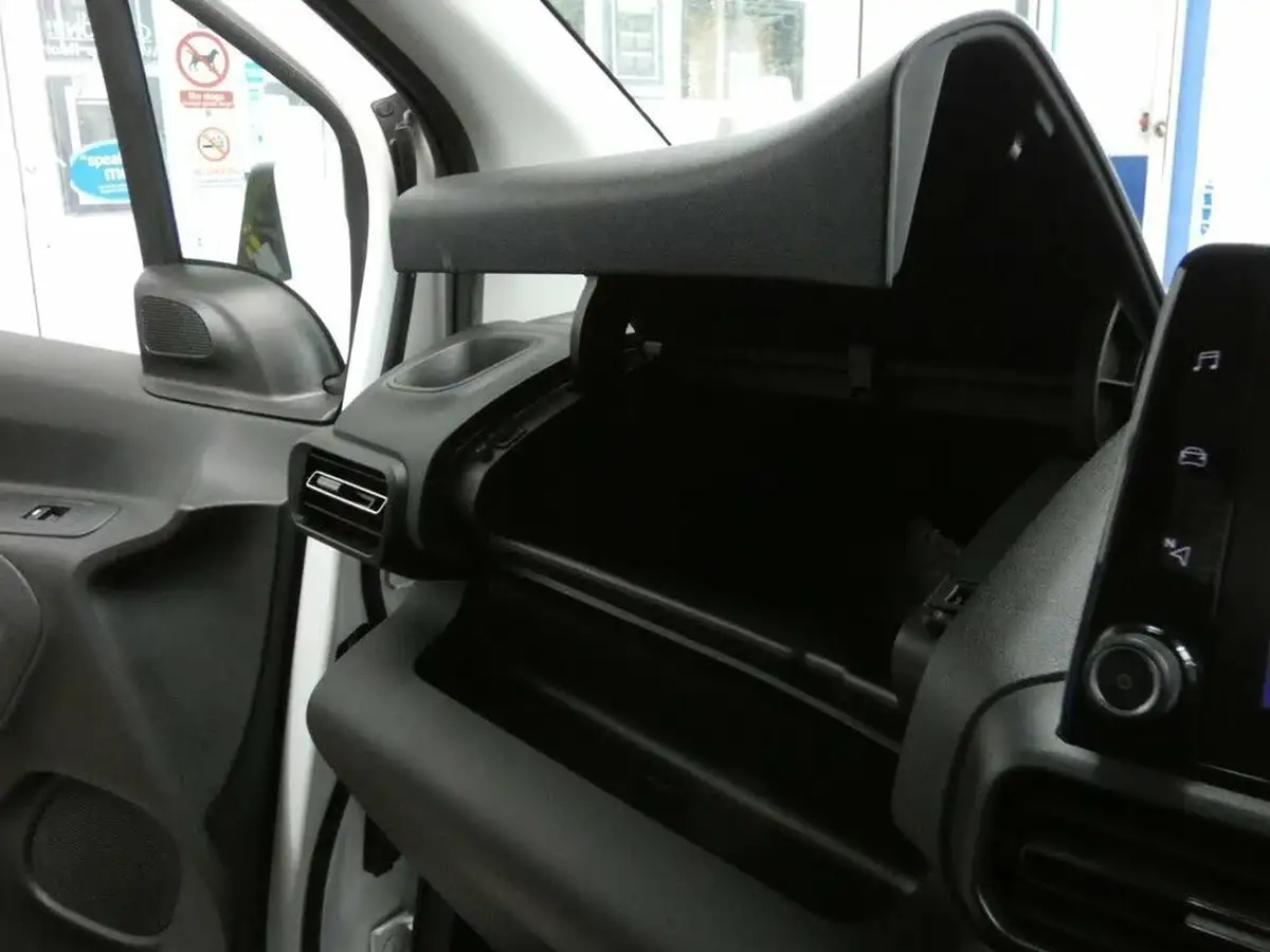 2021-vauxhall-combo-life-15-se-xl-100ps-big-79