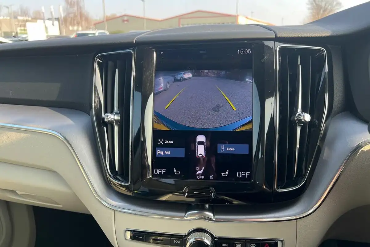 2021-volvo-xc60-20-b5-momentum-awd-big-15