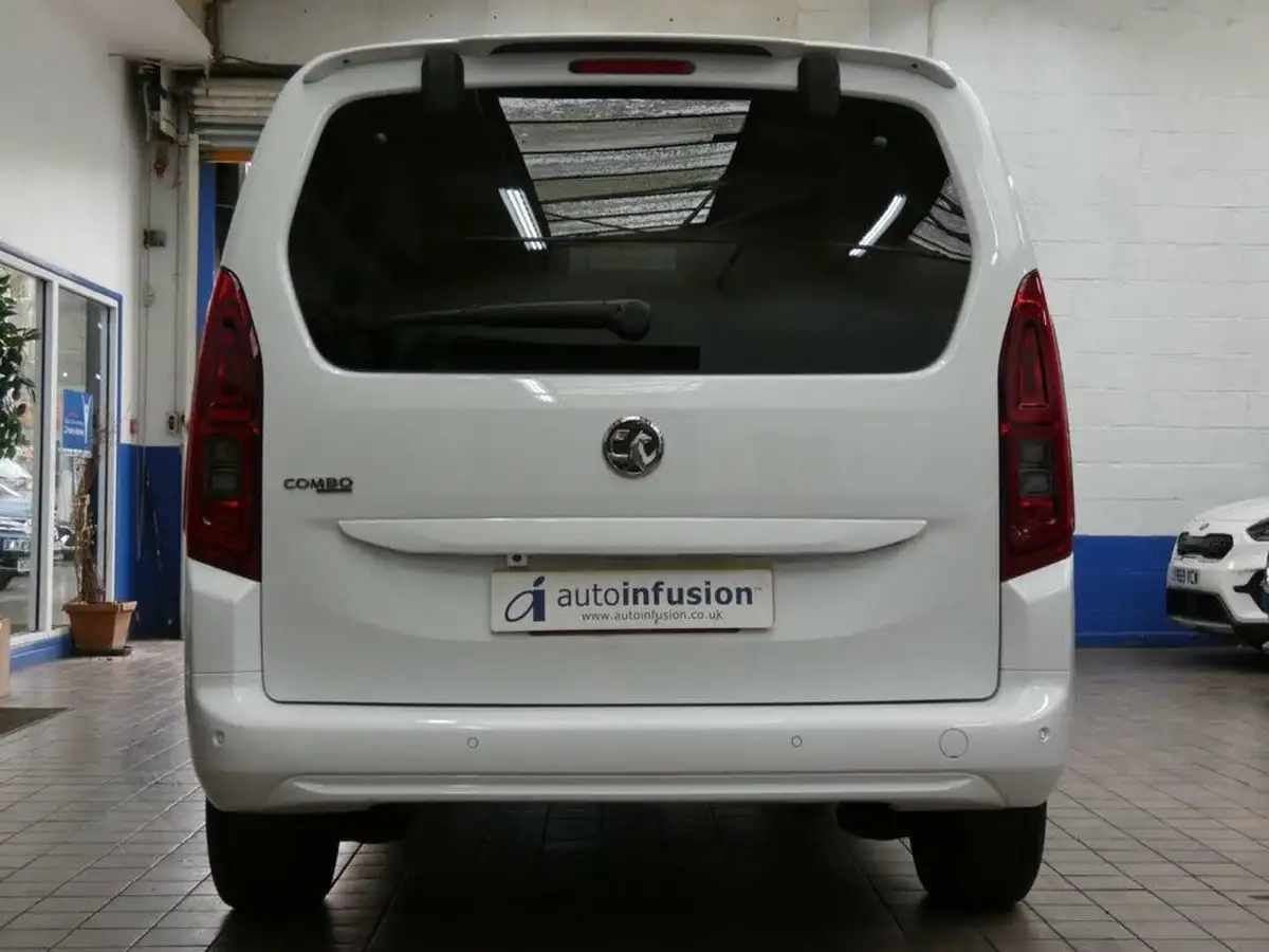 2021-vauxhall-combo-life-15-se-xl-100ps-big-27