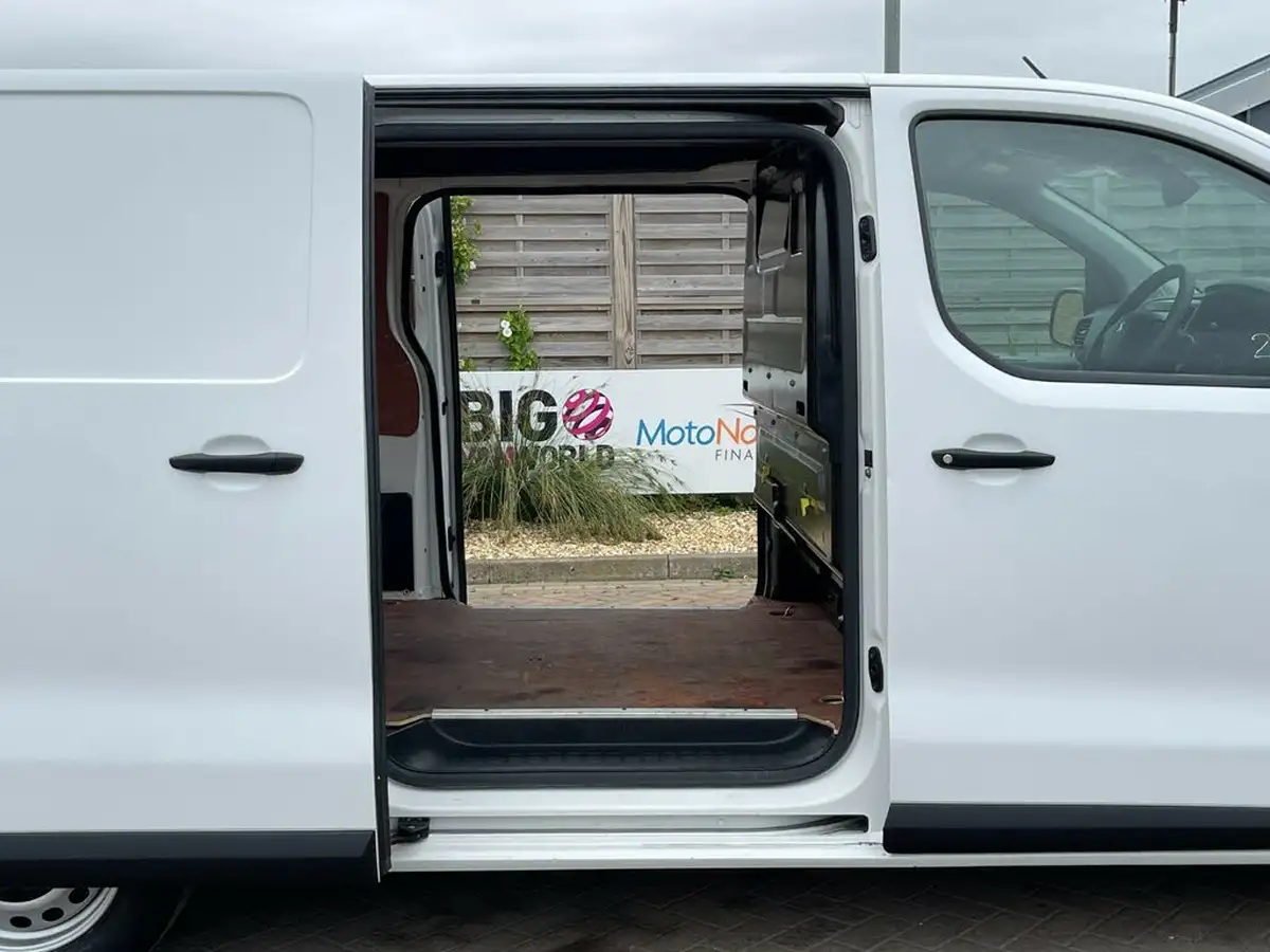 2019-peugeot-expert-15-bluehdi-professional-compact-1000-big-36