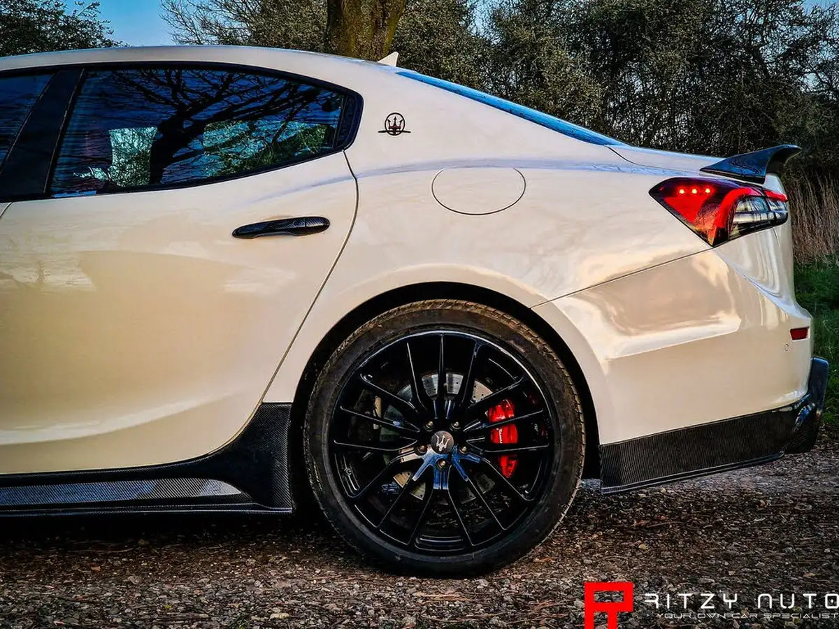 2015-maserati-ghibli-30-s-big-33
