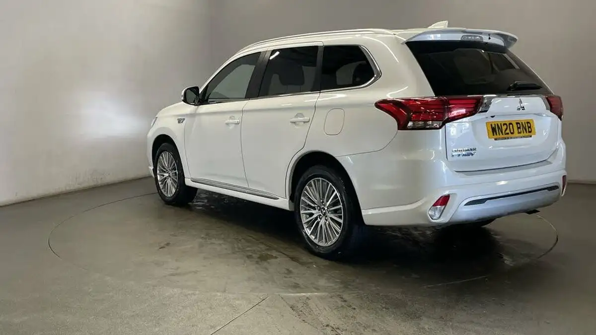 2020-mitsubishi-outlander-24-dynamic-phev-big-13