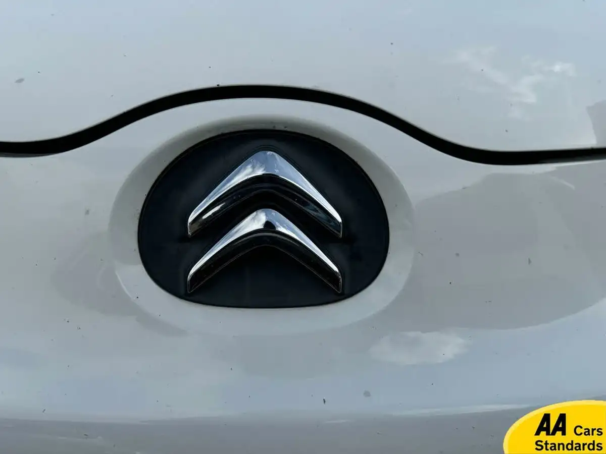 2012-citroen-c1-10-vtr-3d-big-8