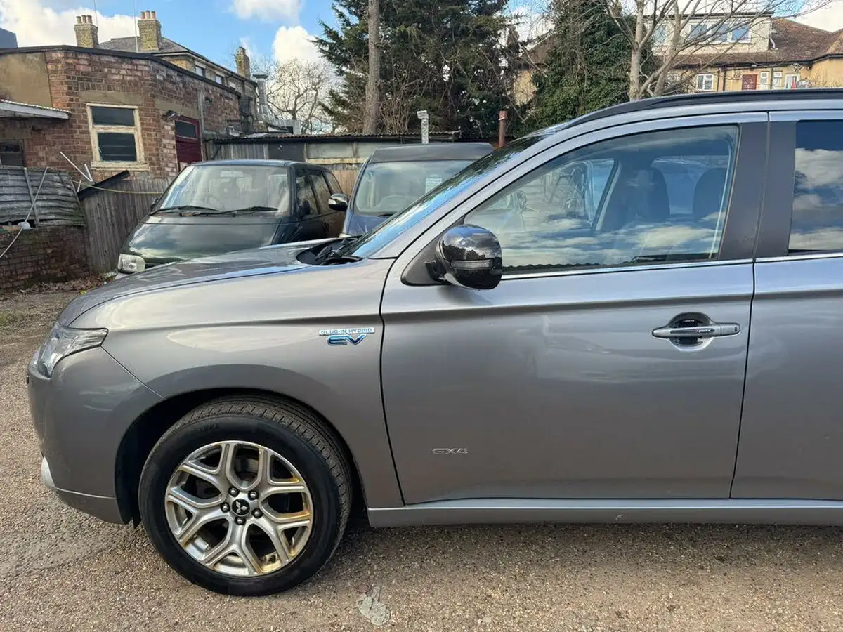 2014-mitsubishi-outlander-20-gx4h-big-6