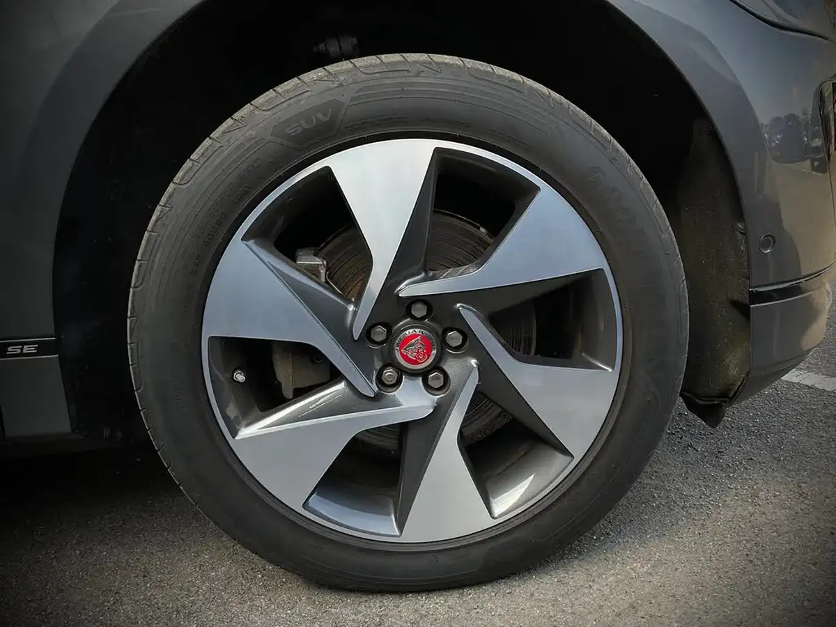 2019-jaguar-i-pace-ev400-se-big-41