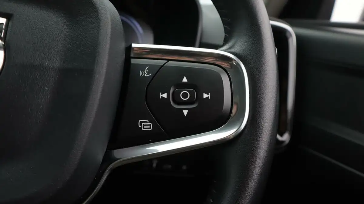2020-volvo-xc40-15-t5-inscription-twin-engine-big-24