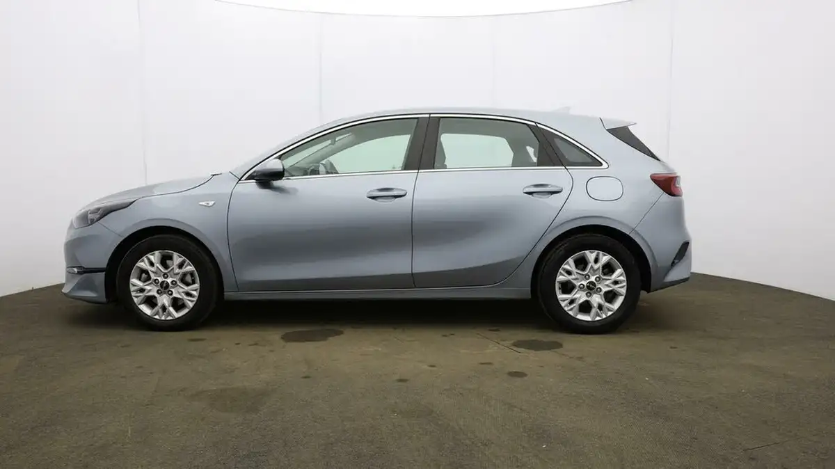 2023-kia-ceed-15-t-gdi-2-158bhp-non-adap-hatchback-big-3
