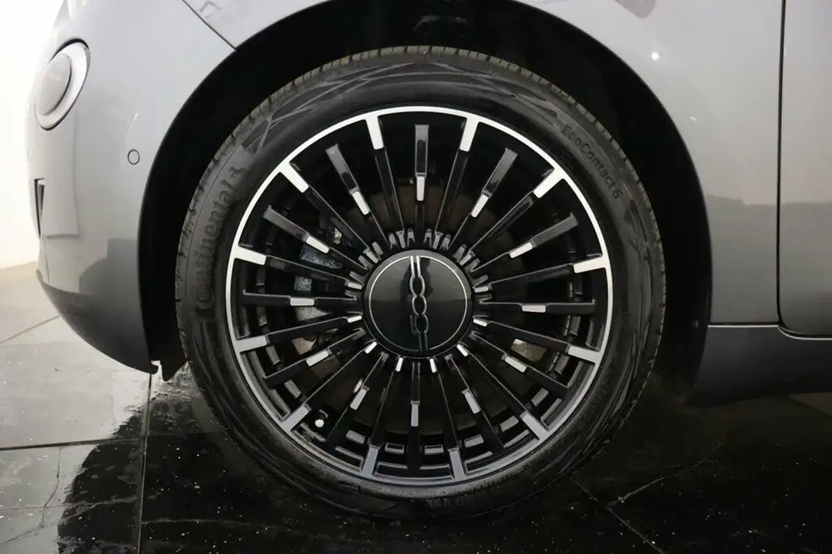 2021-fiat-500-e-la-prima-big-40