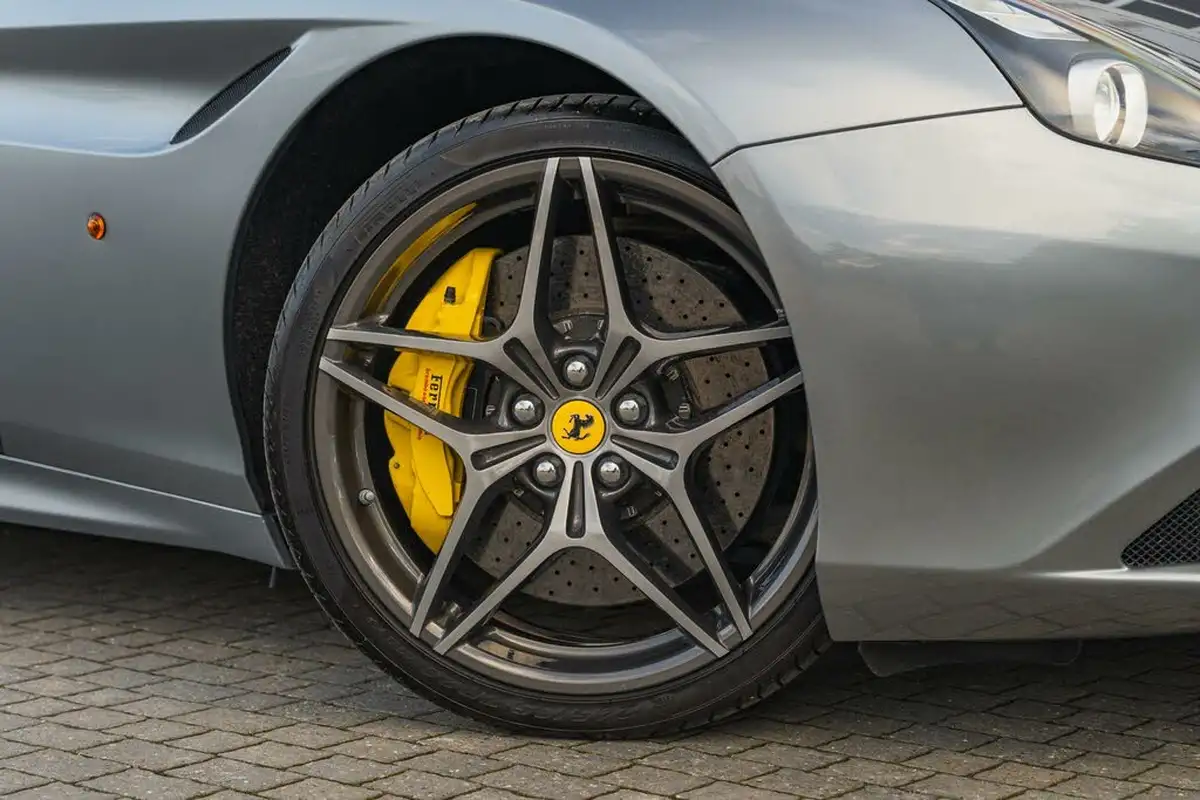 2016-ferrari-california-39-t-big-1