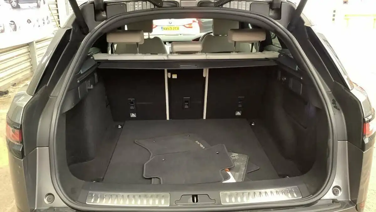 2017-land-rover-range-rover-velar-20-d240-r-dynamic-se-big-8