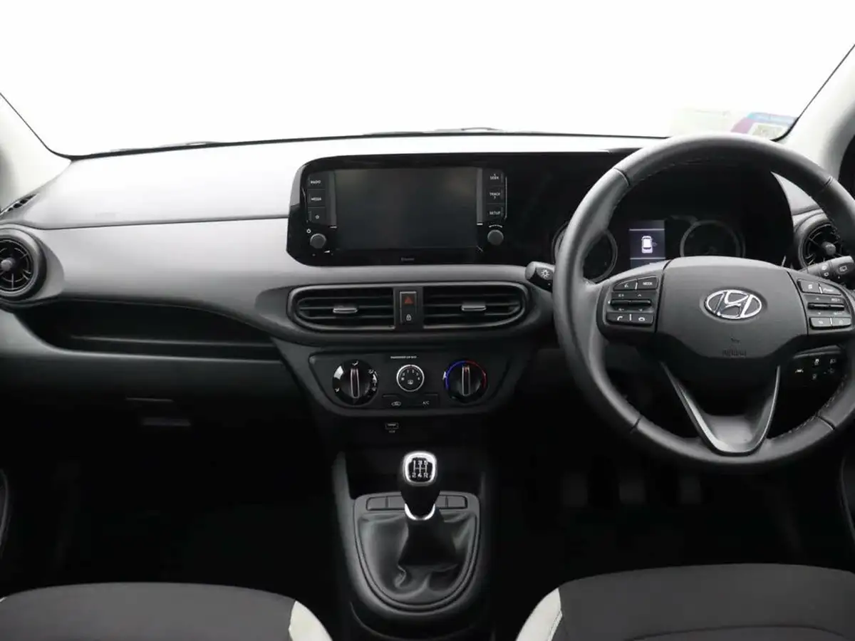 2022-hyundai-i10-12-se-connect-big-12