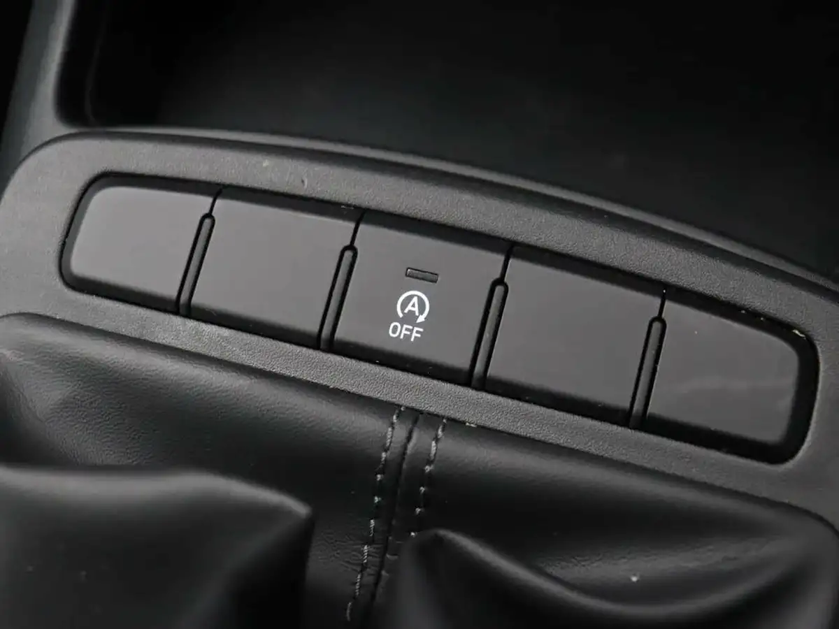 2022-hyundai-i10-12-se-connect-big-34