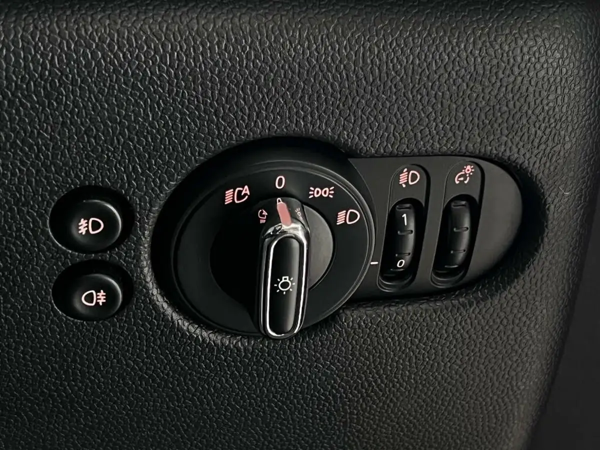 2019-mini-cooper-15-cooper-classic-hatchback-3d-big-24