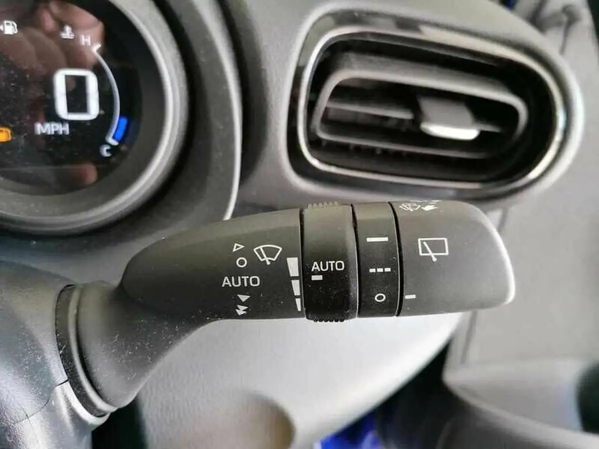 2021-toyota-yaris-15-vvt-i-design-big-21