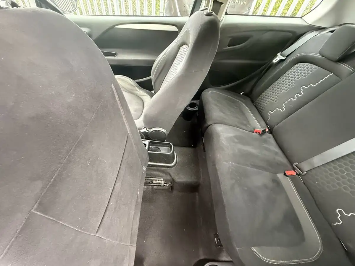 2014-fiat-punto-12-easy-3d-big-28