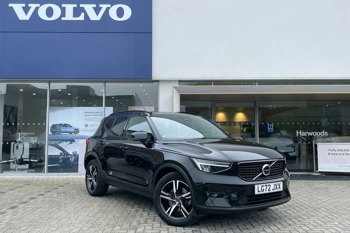 2022-volvo-xc40-20-b3-plus-big-0