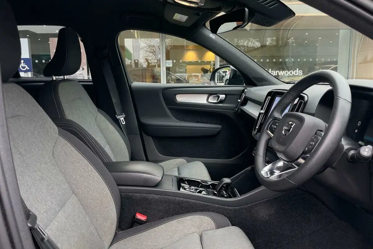 2022-volvo-xc40-20-b3-plus-big-24