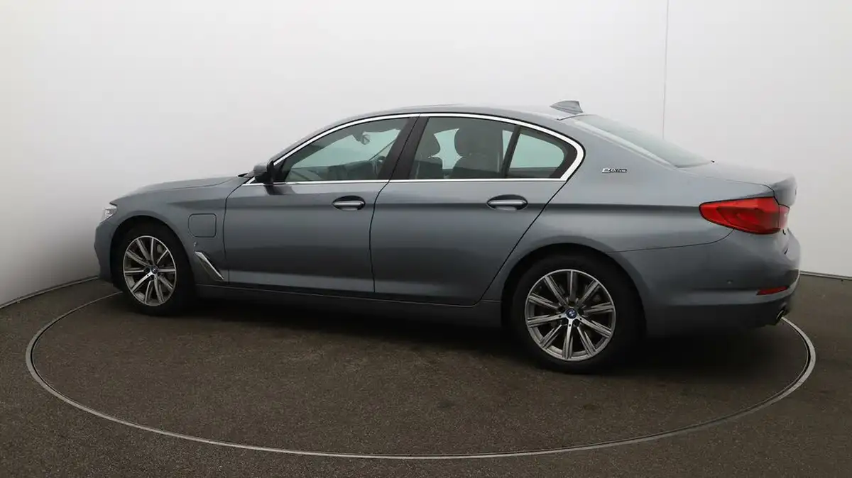 2017-bmw-5-series-20-530e-se-iperformance-big-40
