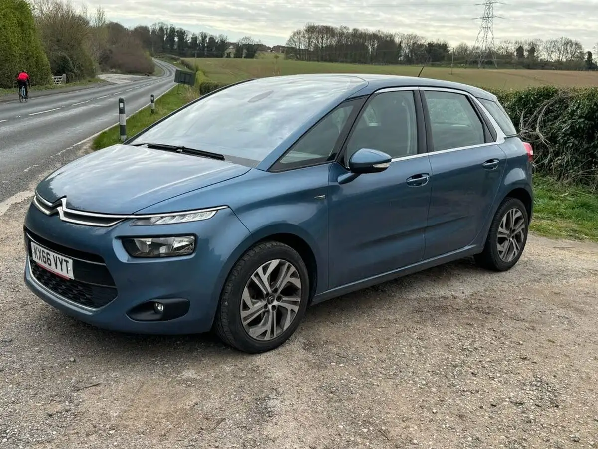 2016-citroen-c4-picasso-16bluehdi-exclusive-big-14