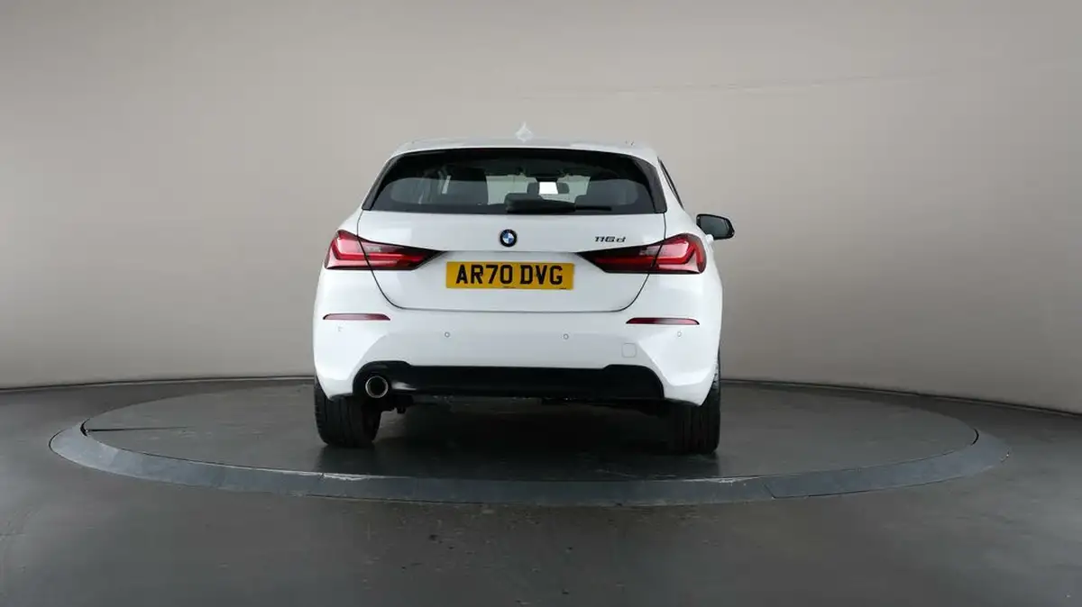 2021-bmw-1-series-15td-116d-sport-lcp-big-26
