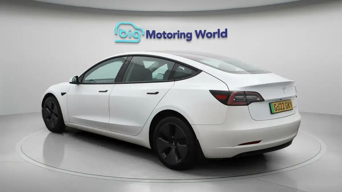 2022-tesla-model-3-e-long-range-big-5