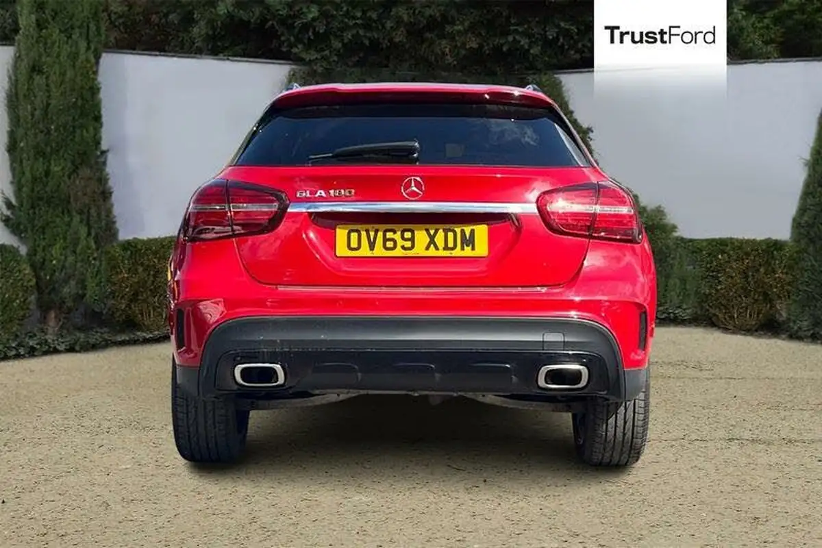 2019-mercedes-benz-gla-class-16-gla-180-amg-line-edition-7g-dct-big-6